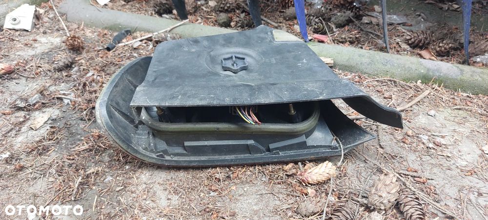 .  TYL TYLNA LAMPA PRAWA BMW E36 COMPACT - 4