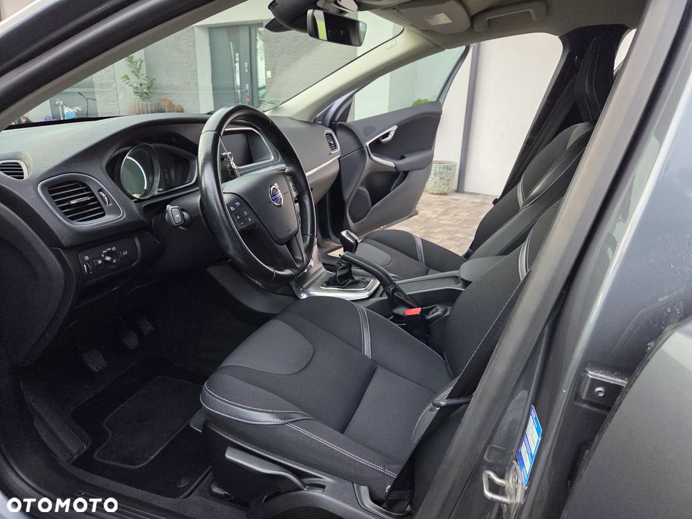 Volvo V40 D3 You - 18