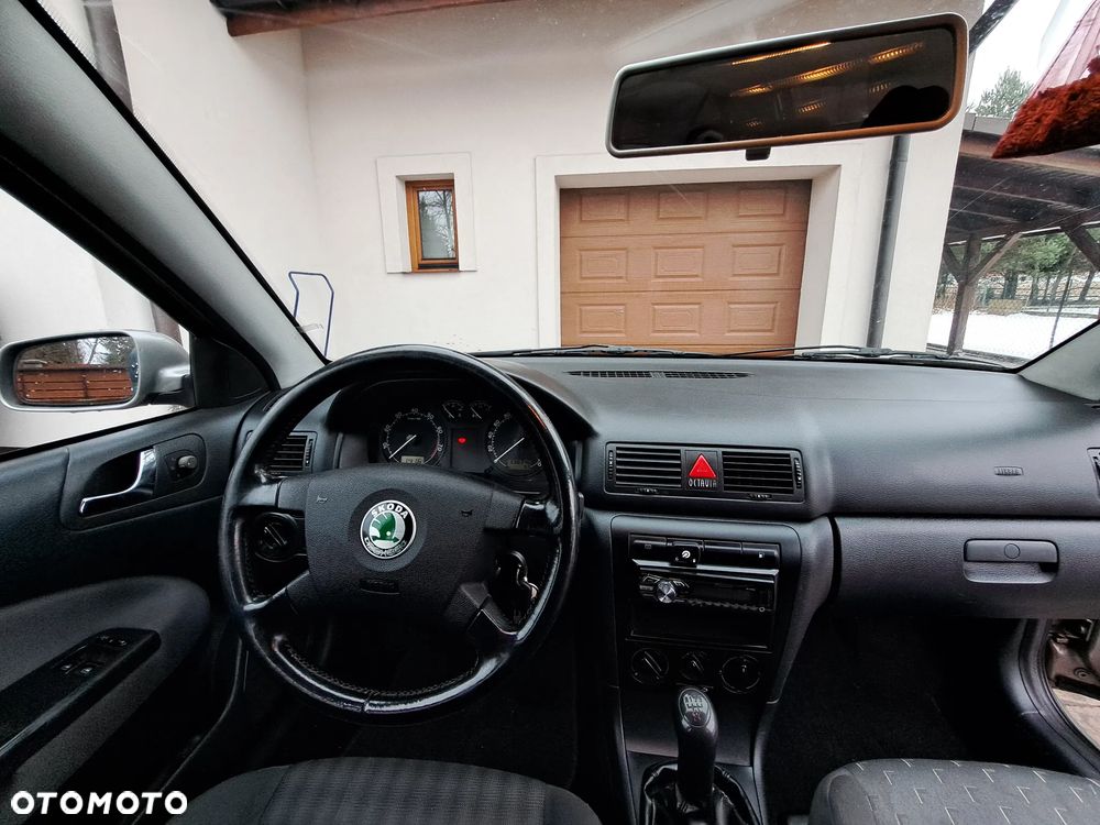 Skoda Octavia 1.6 Tour - 6