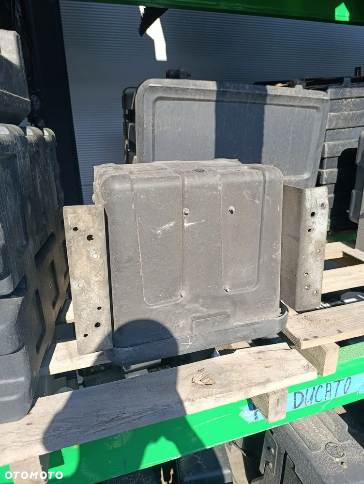 Skrzynka Narzędziowa do busa dostawczaka Renault Mercedes Iveco - 3