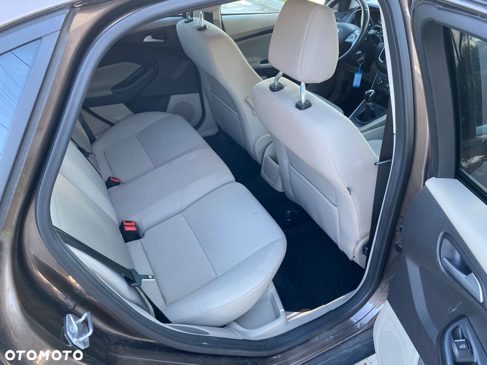 Ford Focus 1.6 Trend - 19