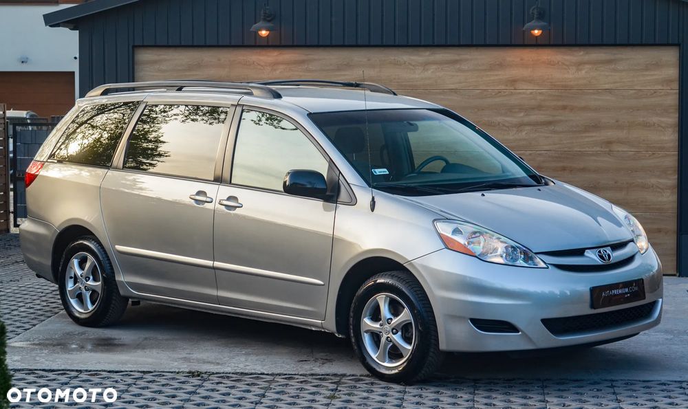 Toyota Sienna - 3