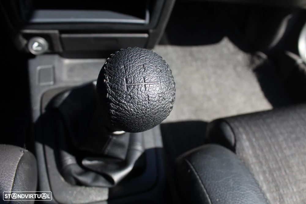Nissan Primera Sedan 2.0-16 GT - 29