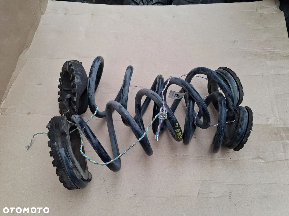 Sprężyny tył FIAT 500L  2SZT - 1