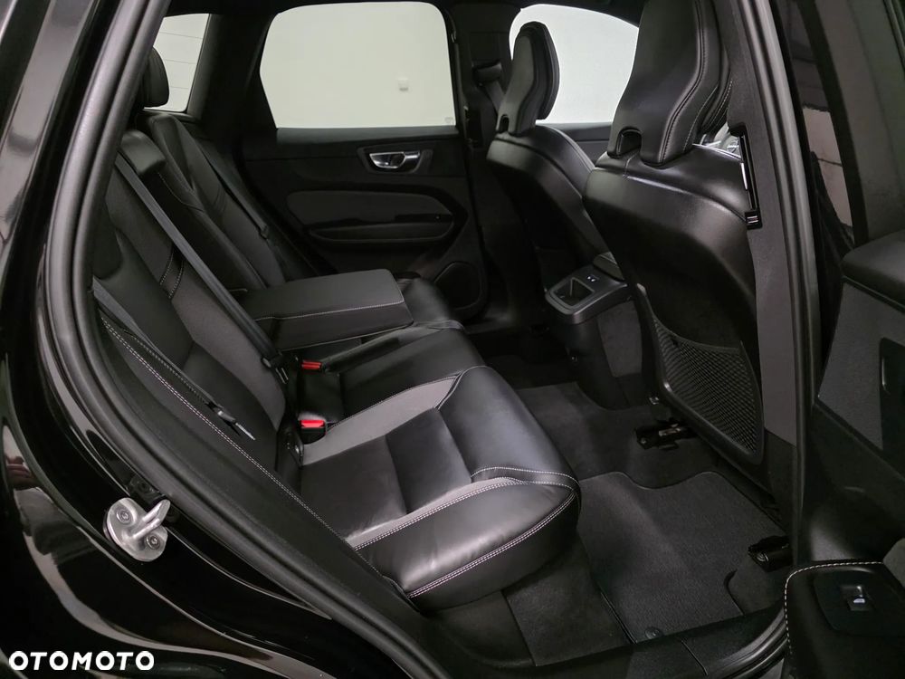 Volvo XC 60 B4 D AWD Plus Dark - 18
