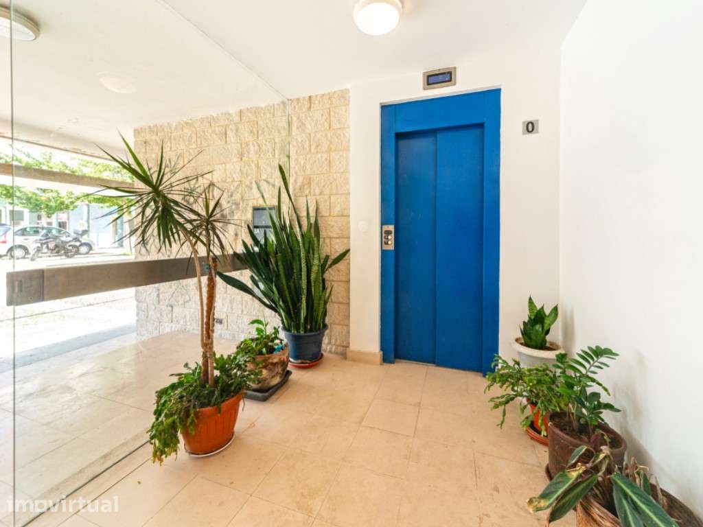 Apartamento T6 junto á loja do Cidadão, Cacém - Grande imagem: 2/26