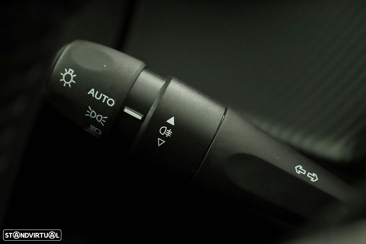 Peugeot 2008 1.2 PureTech Allure - 17