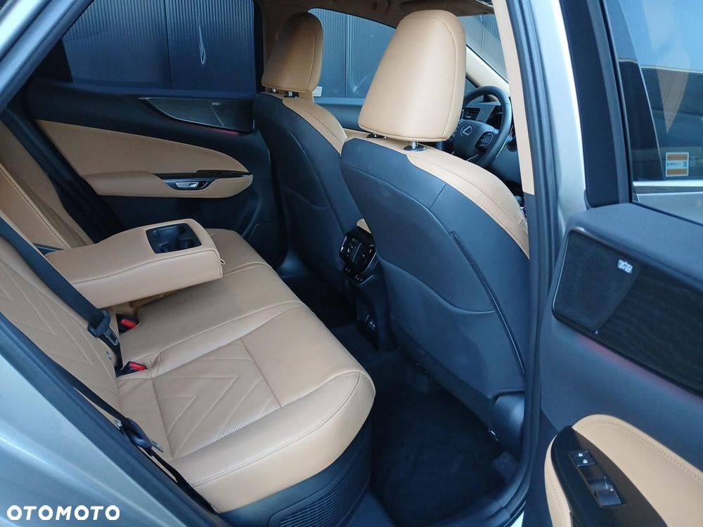 Lexus NX 350h Omotenashi AWD - 25
