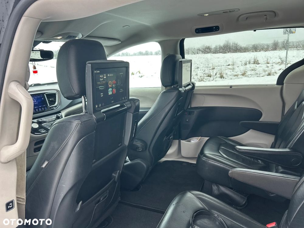 Chrysler Pacifica - 27