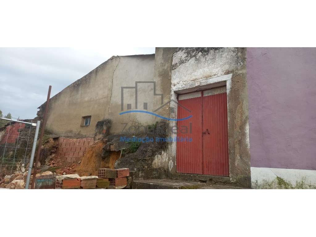 Adega com 2 depósitos, lagar comprensa e lagariça - Localizada em A... - Grande imagem: 4/4
