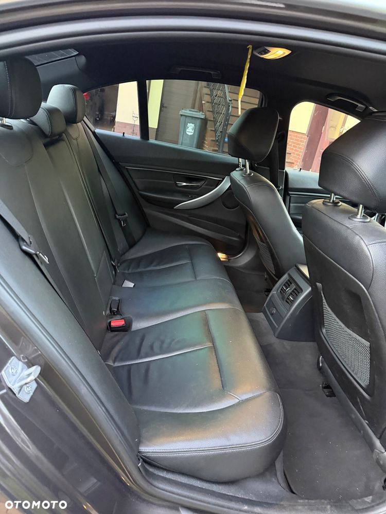 BMW Seria 3 320d Efficient Dynamic Edition Modern Line - 26