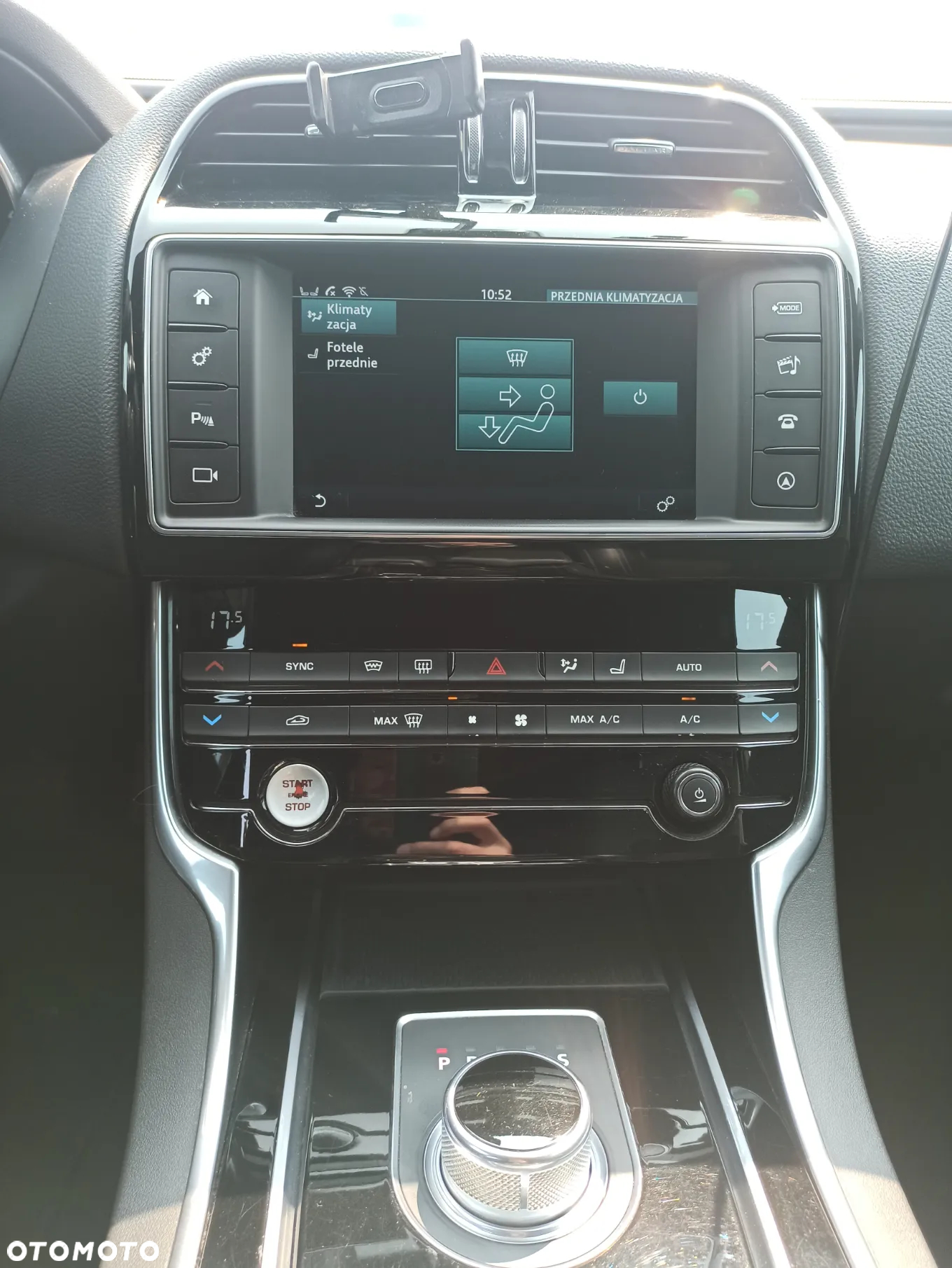 Jaguar XE 2.0 D R-Sport - 17