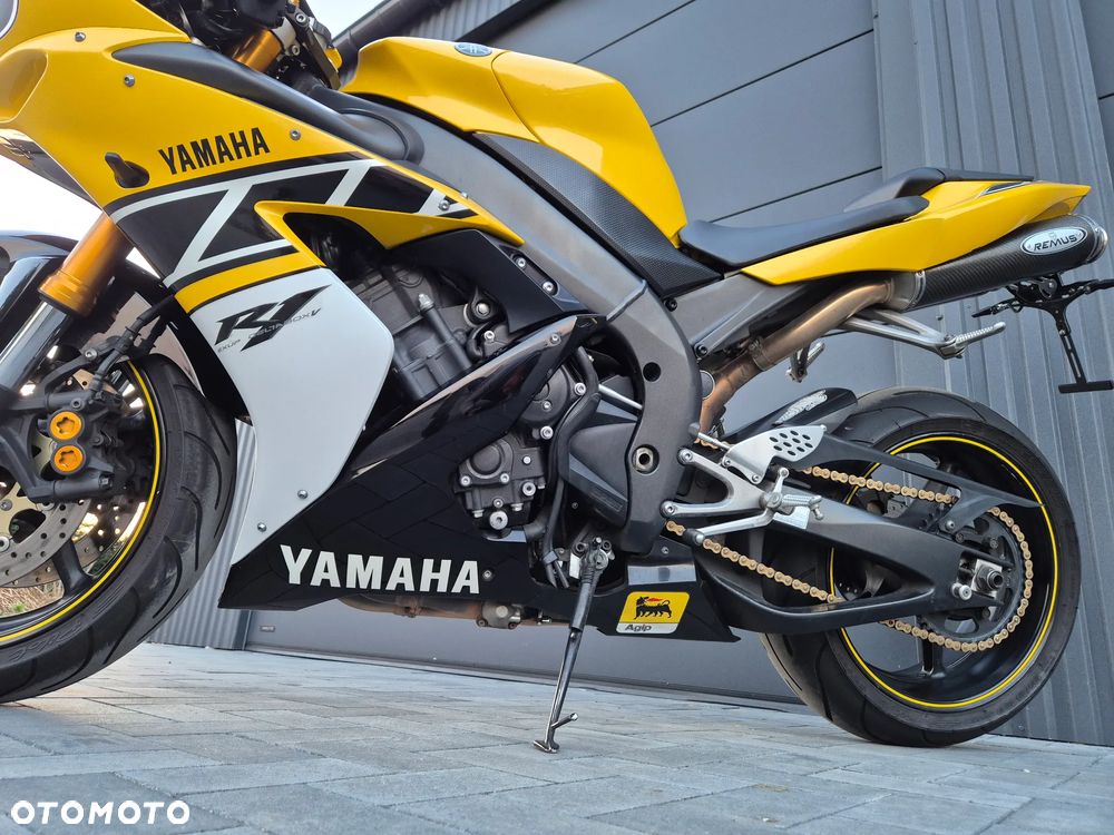 Yamaha R1 - 38