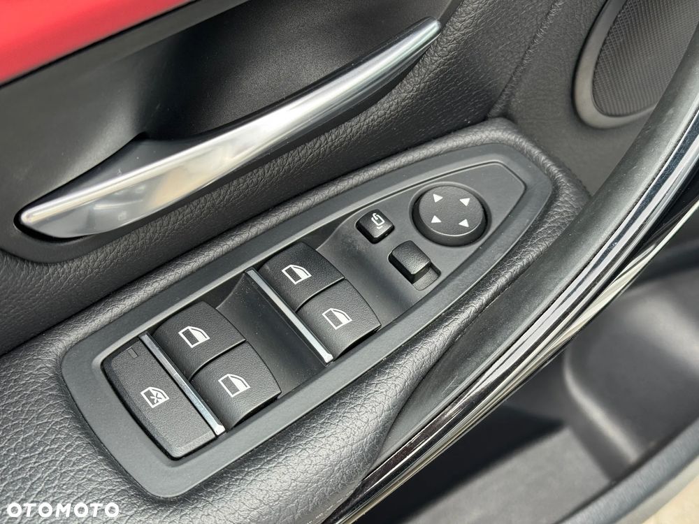 BMW Seria 3 320d Efficient Dynamic Edition Sport Line - 29