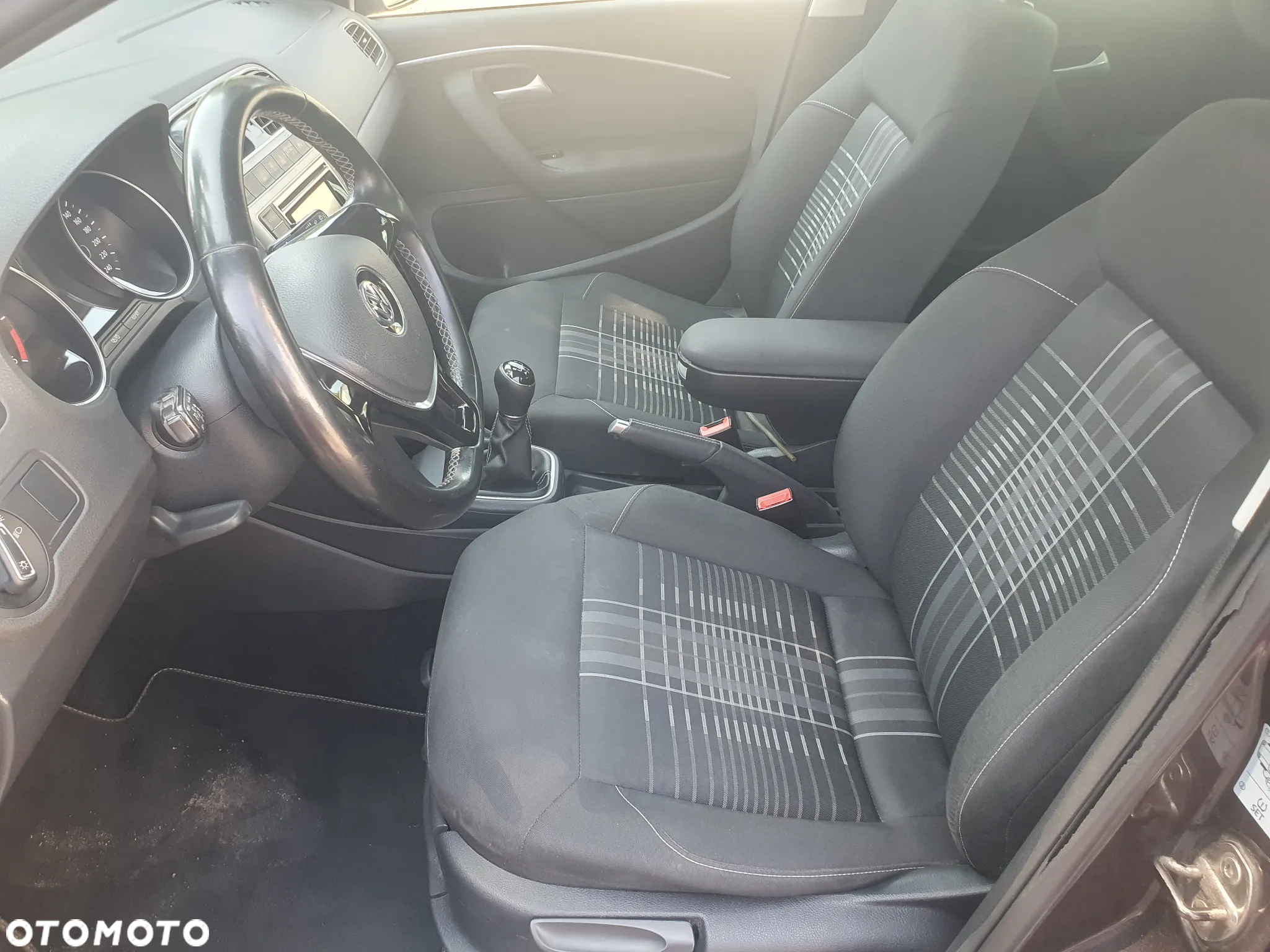 Volkswagen Polo 1.4 TDI (Blue Motion Technology) Comfortline - 14