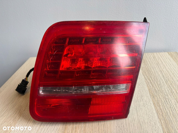 LAMPA TYŁ PRAWA W KLAPĘ AUDI A8 D3 4E0945094H