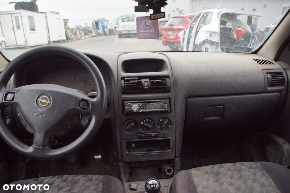 Auto na części - Opel Astra II G 1.6 16V 100 KM X16XEL F17 Z374 1998R Silnik Skrzynia Drzwi Maska Błotnik Zderzak Lampa Lusterko Klamka Szyba Deska Kokpit Sterownik Moduł Czujnik Licznik Panel Kierownica - 15