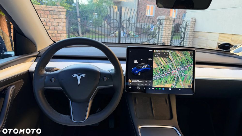 Tesla Model Y Long Range AWD - 24
