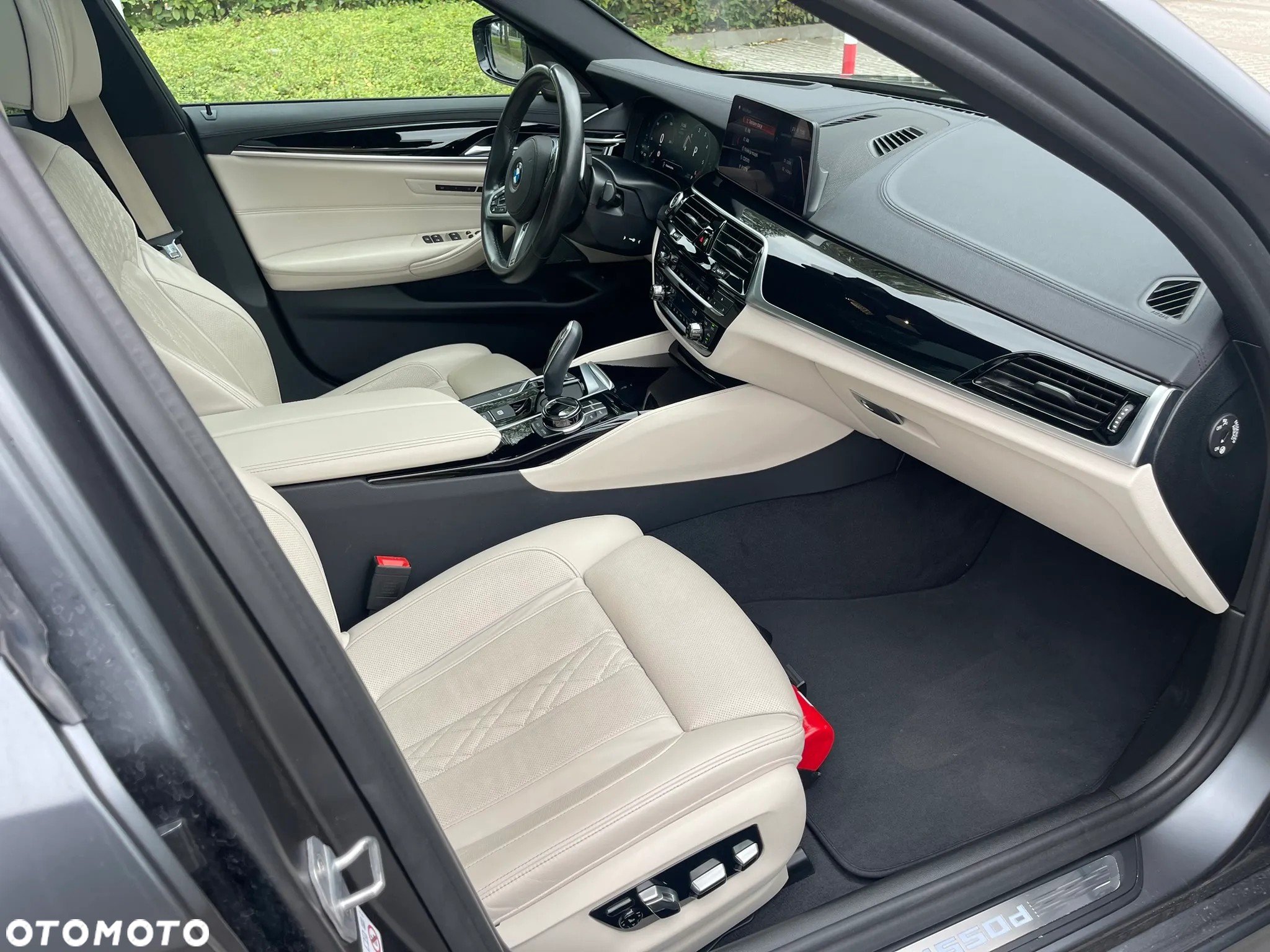 BMW Seria 5 M550d xDrive - 9