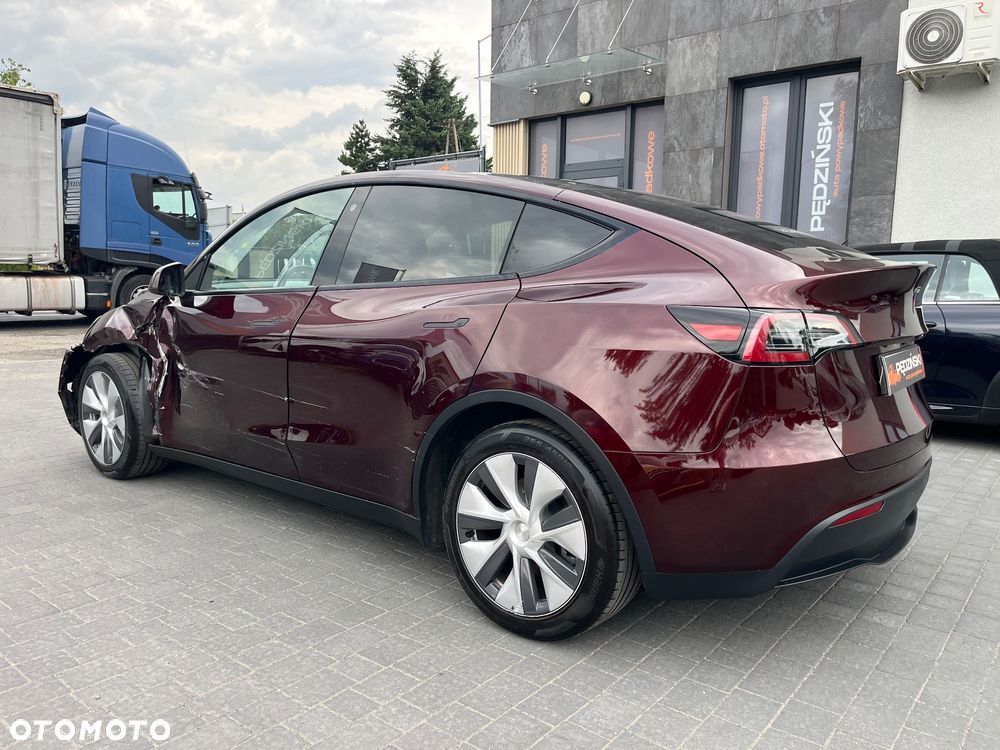 Tesla Model Y - 4