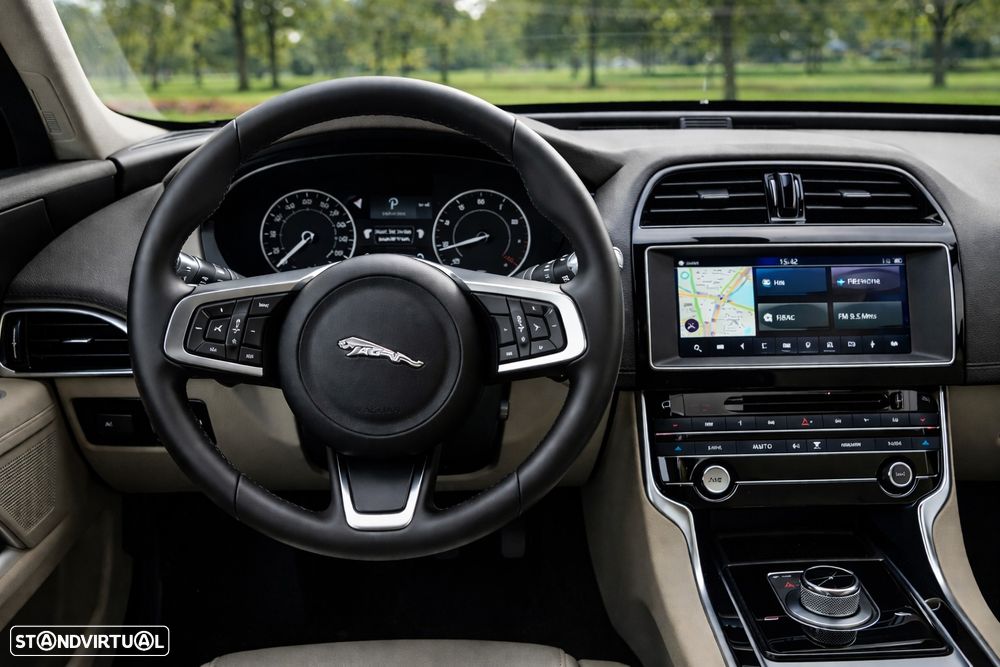 Jaguar XE 20d Aut. Prestige - 52