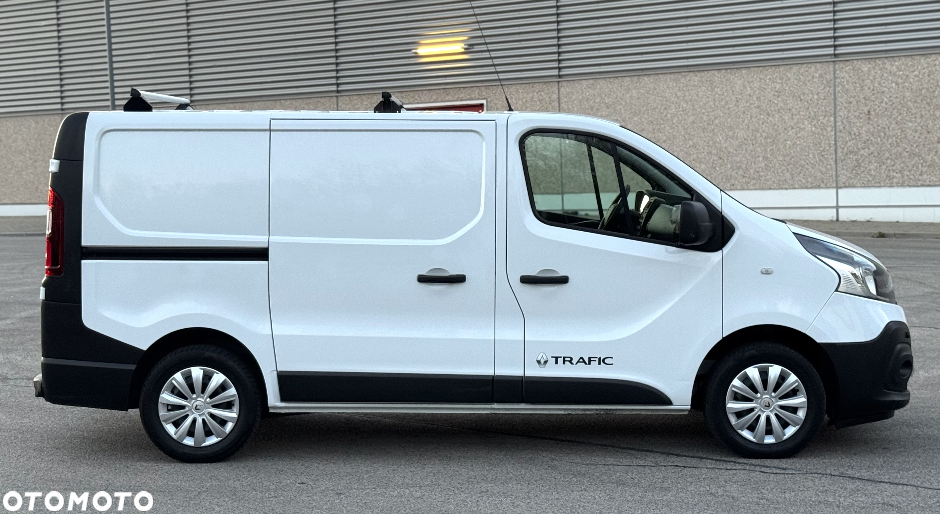 Renault TRAFIC III - 11