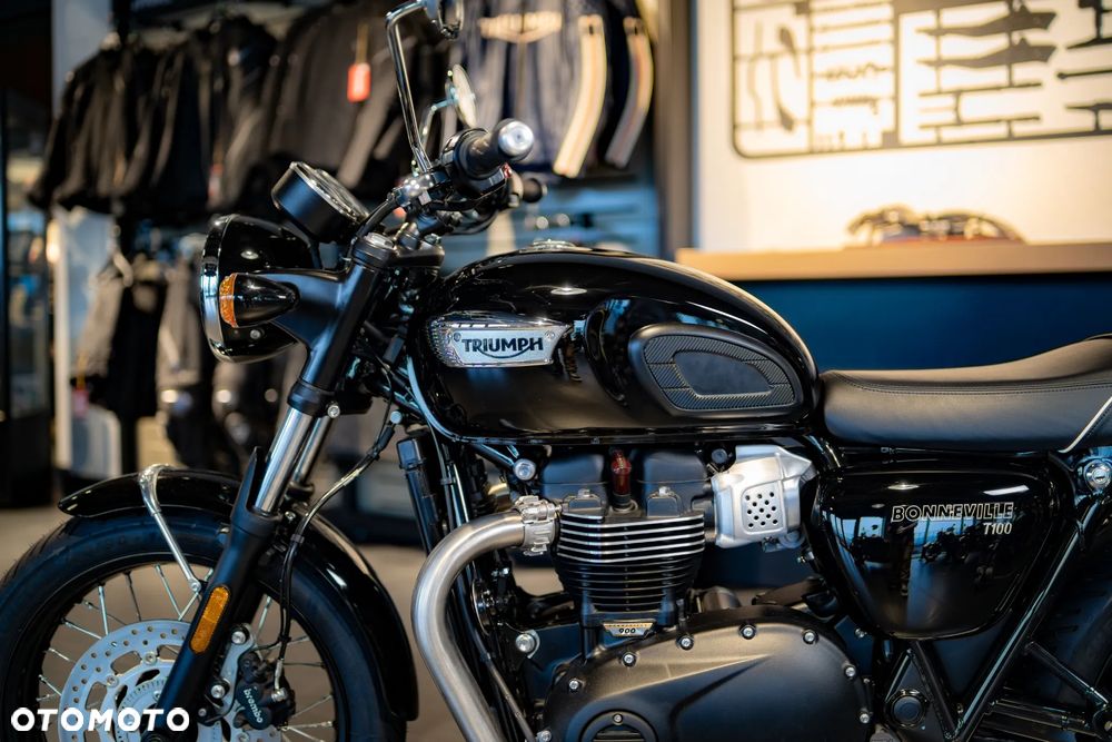 Triumph Bonneville - 6
