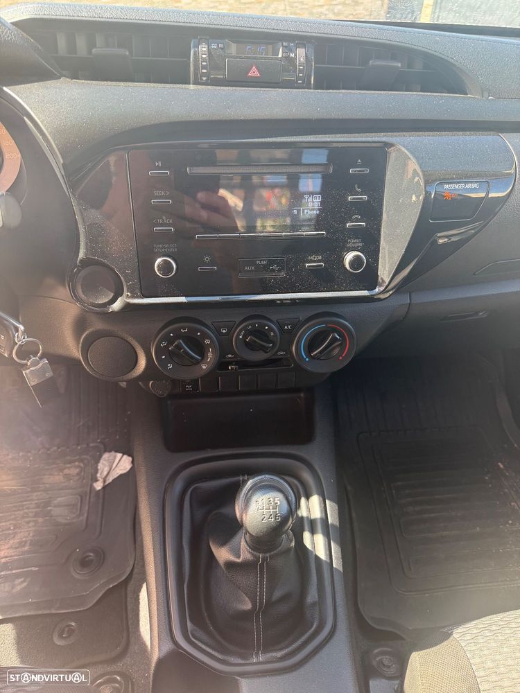 Toyota Hilux 2.4 D-4D 2WD CE CM - 15