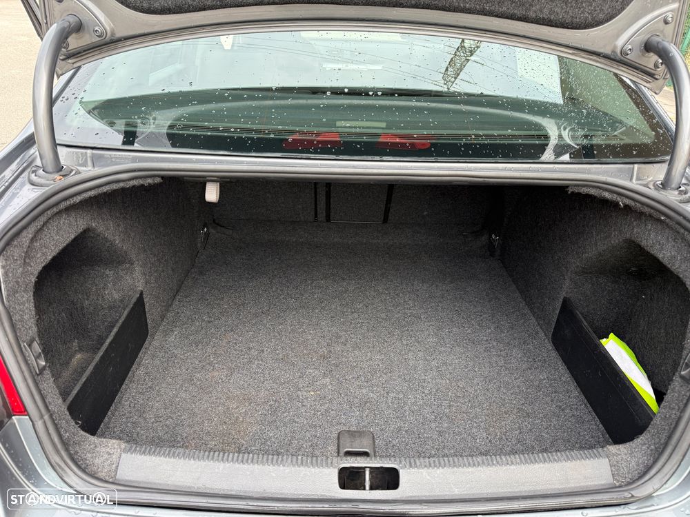 VW Passat 2.0 TDI Highline - 10