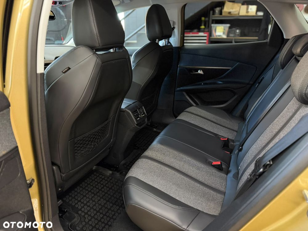 Peugeot 3008 1.2 PureTech Allure S&S - 28