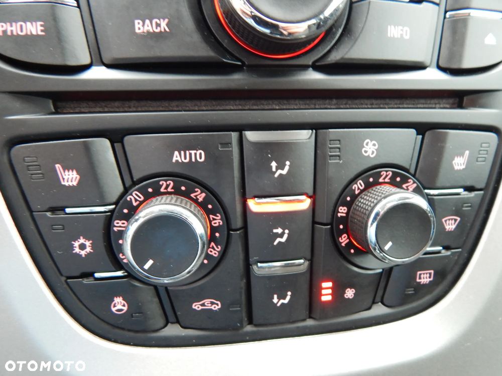 Opel Astra 1.4 T Cosmo EU6 - 28