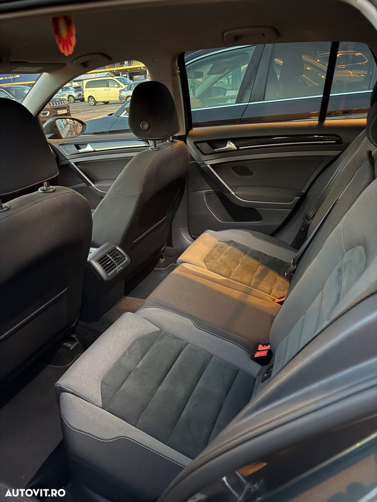 Volkswagen Golf - 8