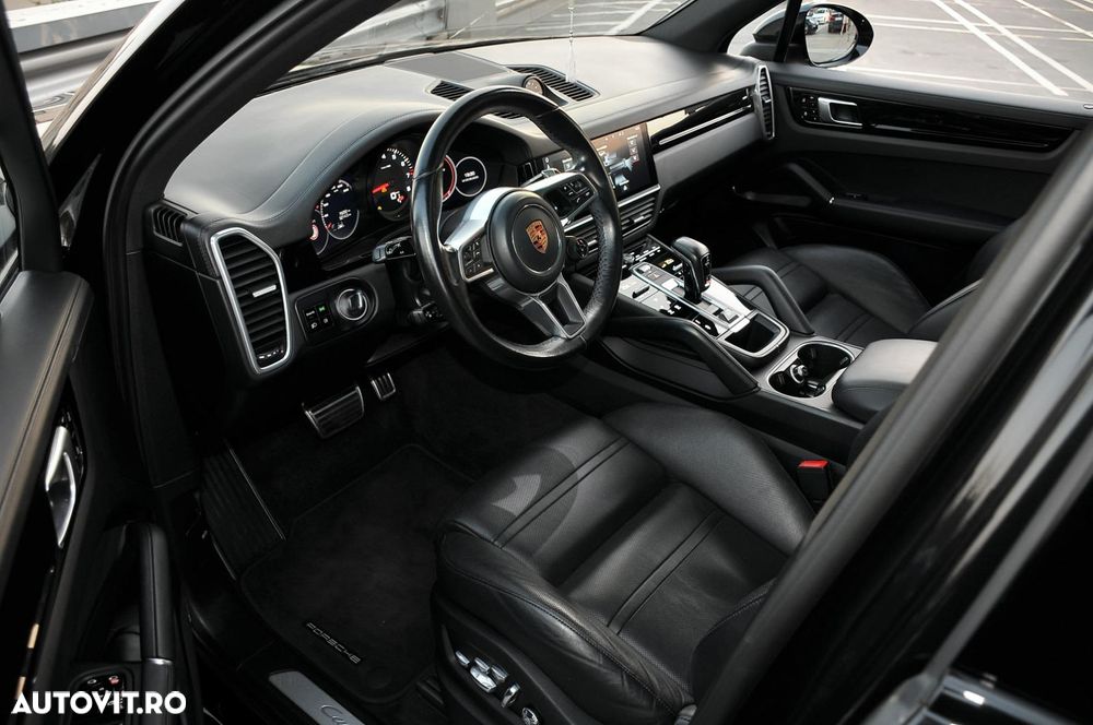 Porsche Cayenne - 8