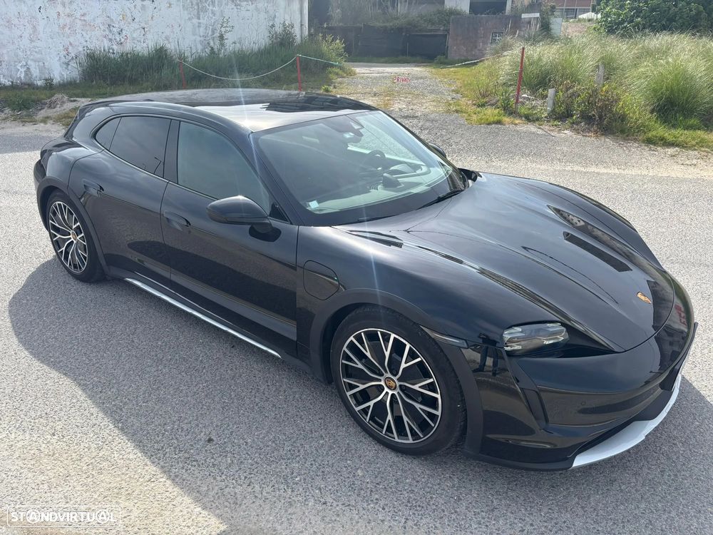 Porsche Taycan Cross Turismo 4 - 5