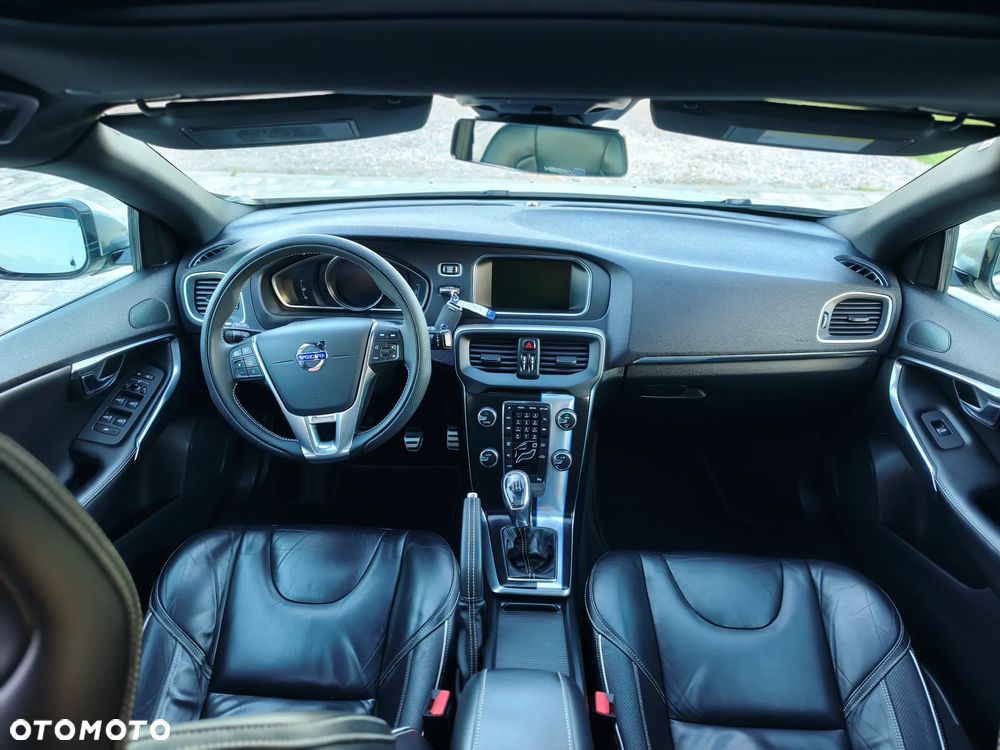 Volvo V40 T3 R-Design Momentum - 27