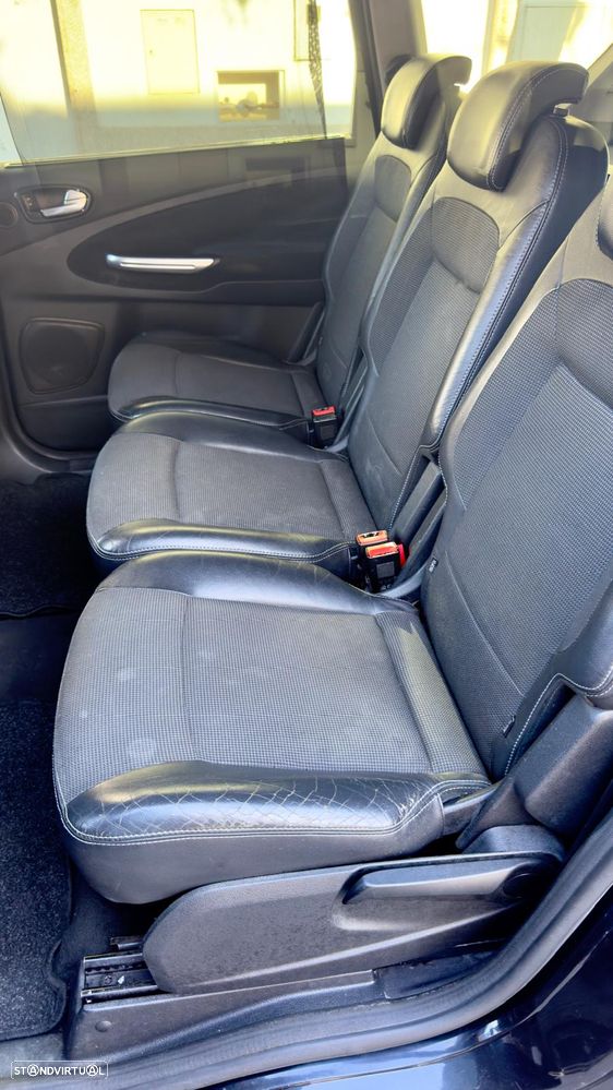 Ford S-Max 2.0 TDCi Titanium 7L - 19