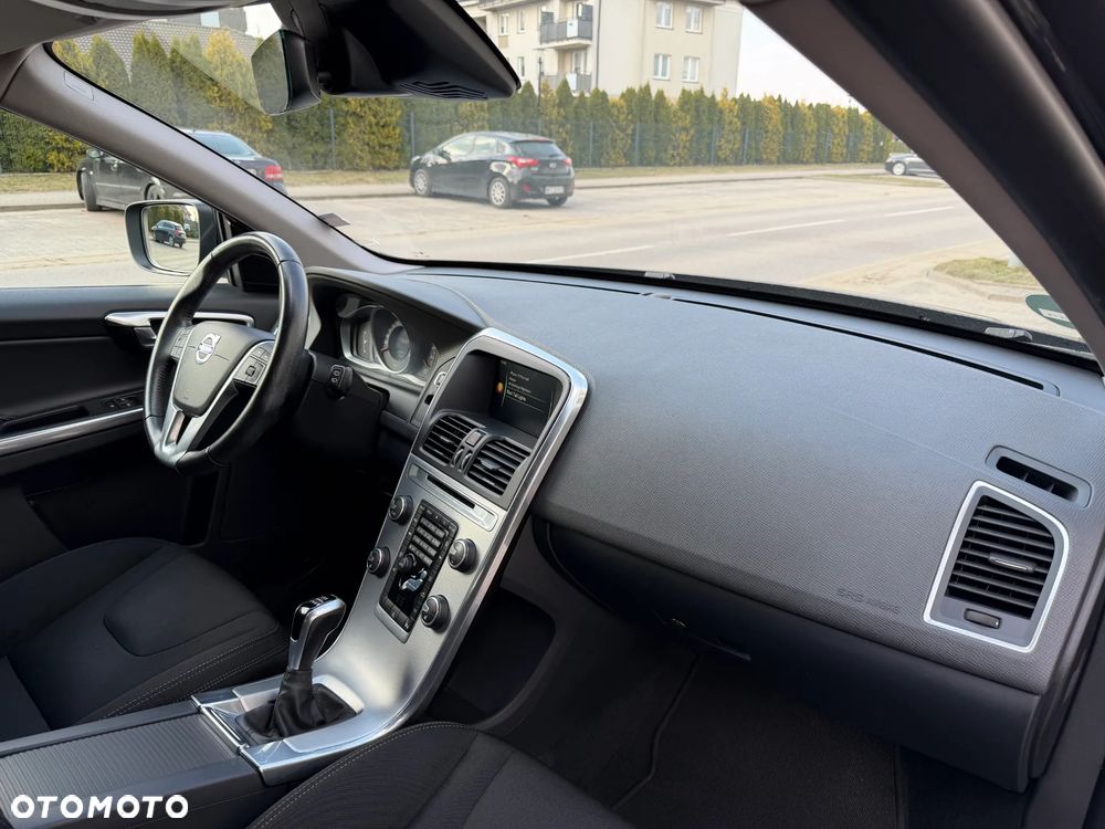 Volvo XC 60 D3 Momentum - 8
