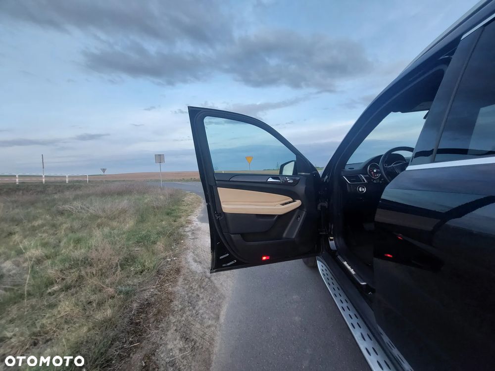 Mercedes-Benz GLS - 22