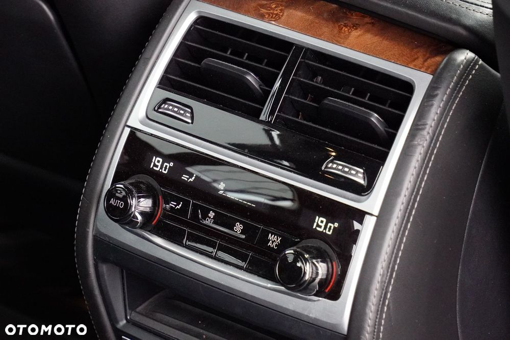 BMW Seria 7 750Li xDrive - 37