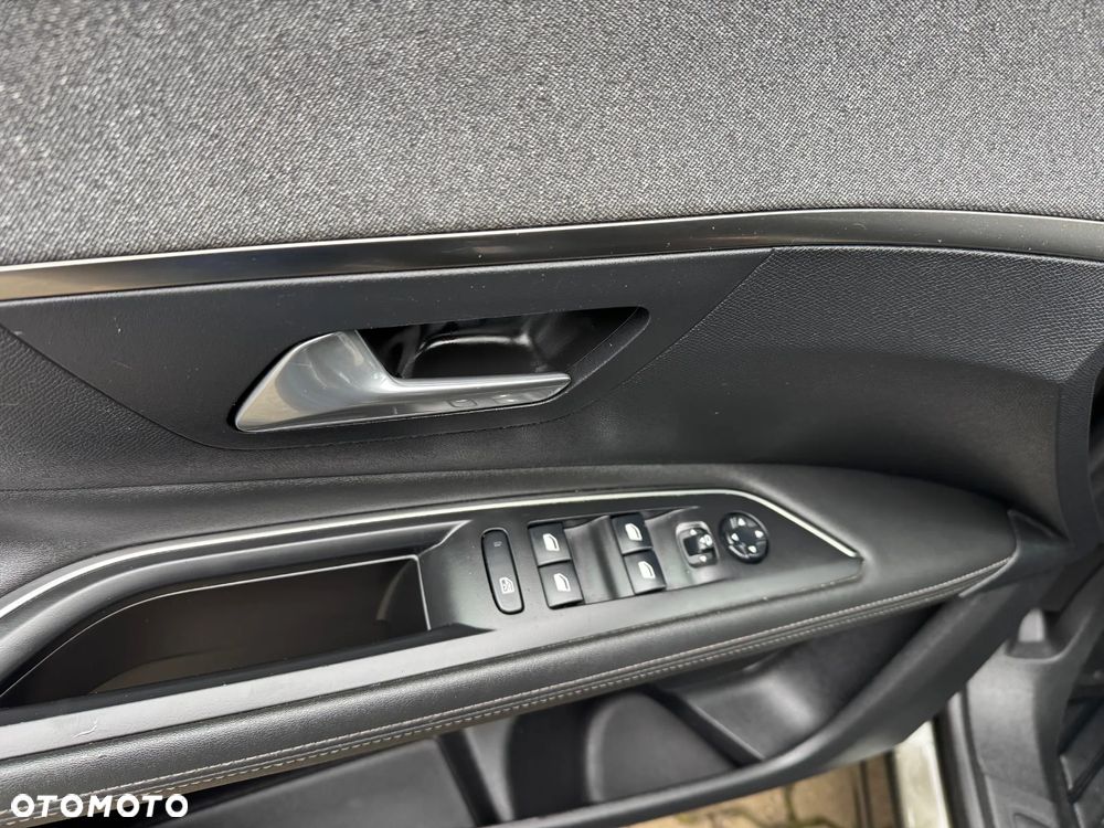 Peugeot 3008 BlueHDi 130 Stop & Start EAT8 Allure - 16
