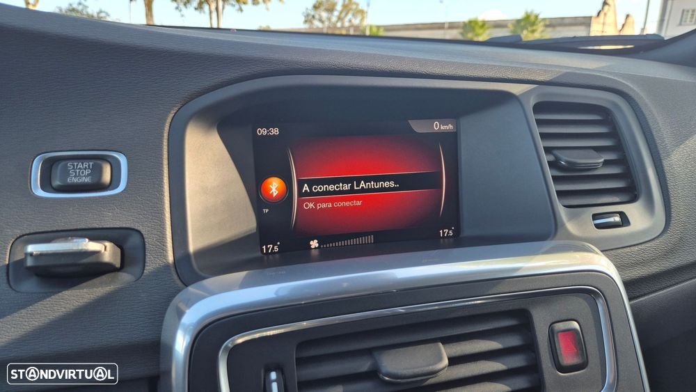 Volvo V60 2.0 D2 R-Design Momentum - 31