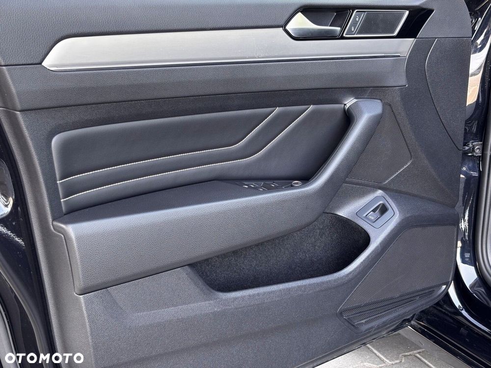Volkswagen Passat - 12