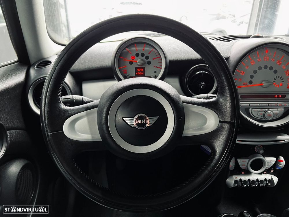 MINI 3 Portas Cooper D - 17