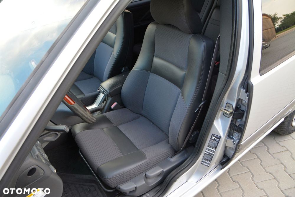 Volvo V70 2.5 - 15