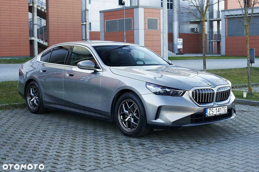 BMW Seria 5 520i mHEV - 36