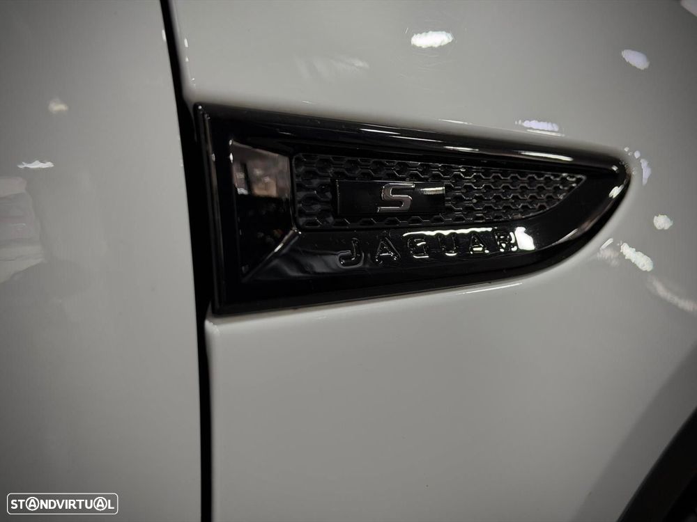 Jaguar E-Pace 2.0 i4D R-Dynamic S - 21