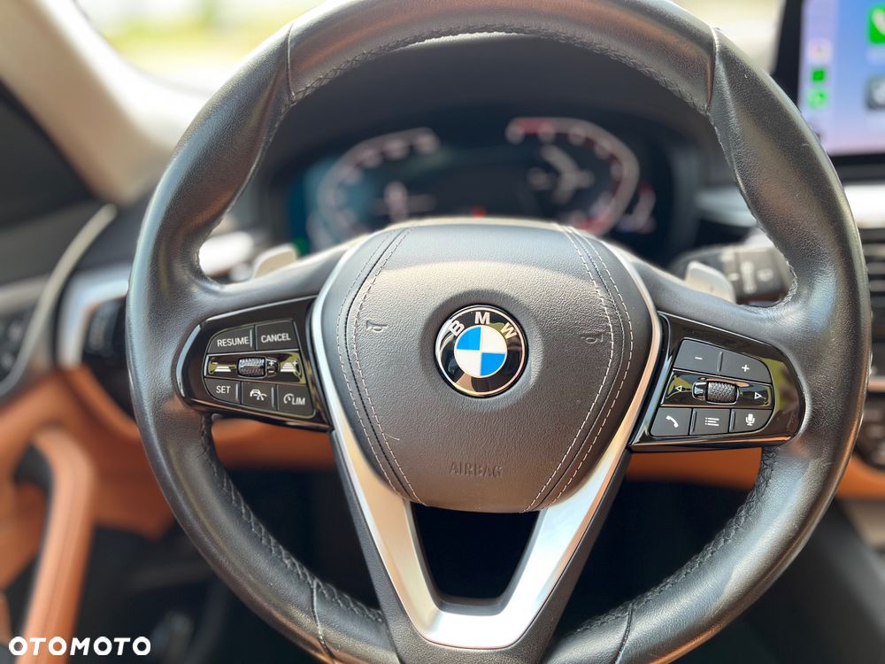 BMW Seria 5 520d xDrive - 14