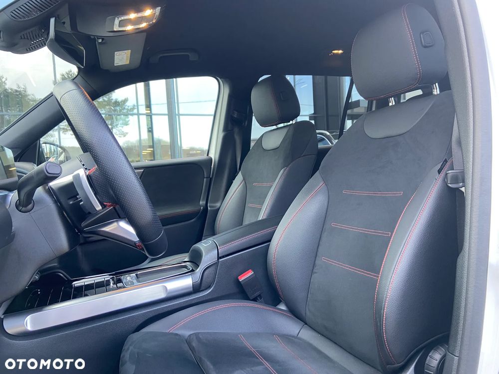 Mercedes-Benz GLB 200 AMG Line 7G-DCT - 7