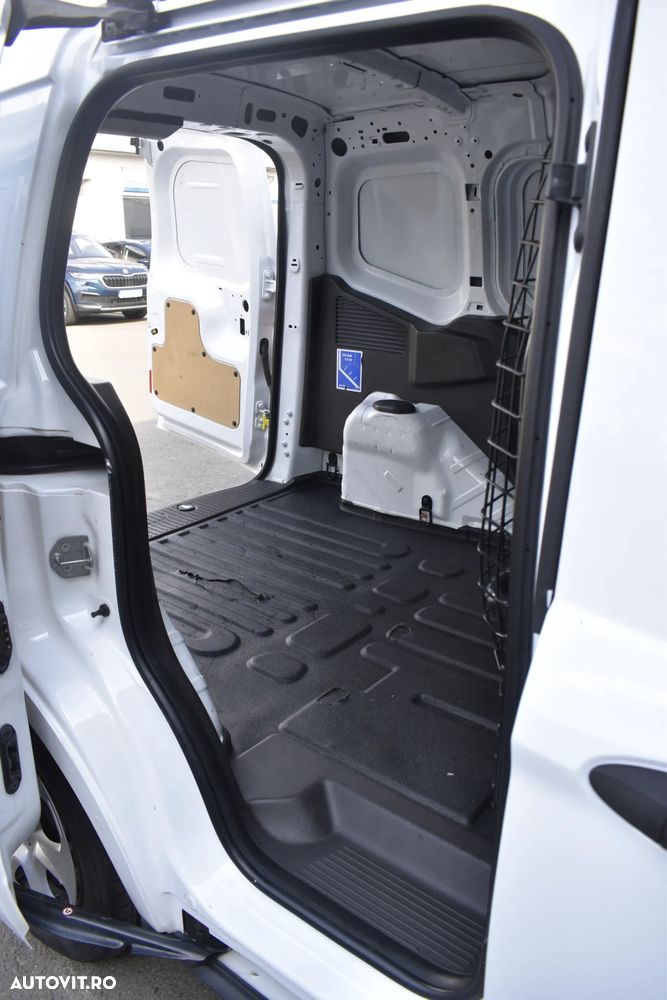 Ford Transit Courier - 11