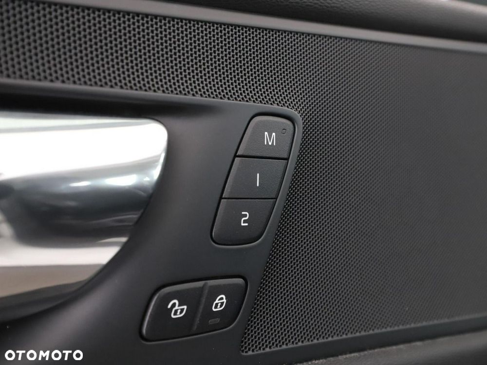Volvo XC 60 D4 Momentum - 36
